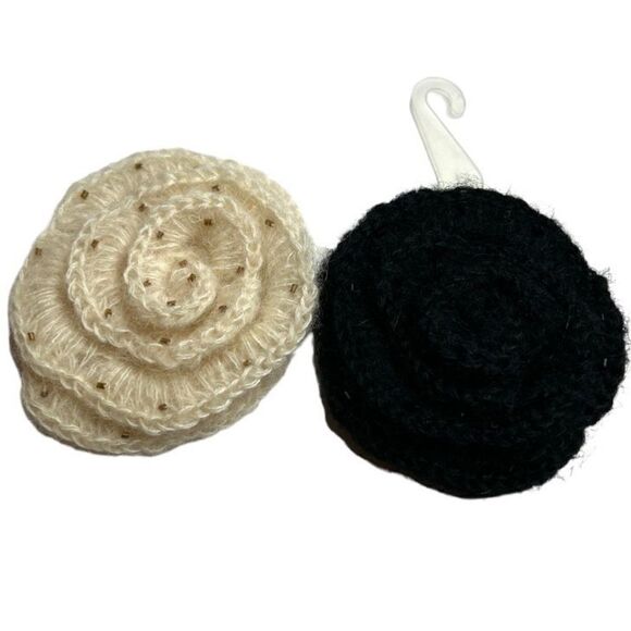 3/$15 or 5/$20 Cream and black knit flower appliqués - Picture 1 of 6